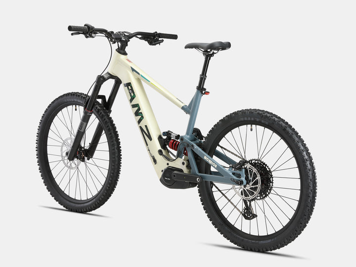 TS2502_E70-Left_rear
