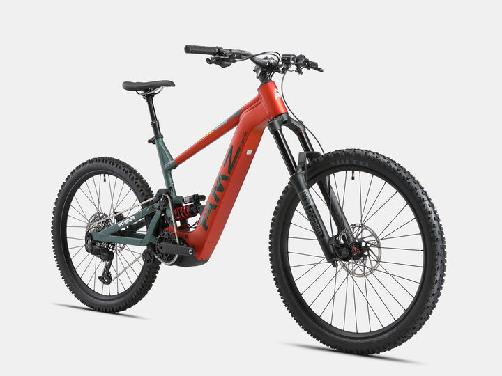 TS2502_E70-Red-Right_rear
