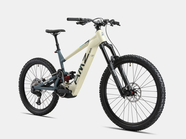 TS2502_E70-Right_rear